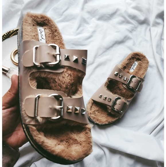 🚨The Odessa// Taupe faux fur lined slides - Picture 2 of 2